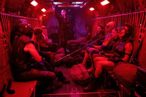 Кадр из фильма Отряд самоубийц: Миссия навылет