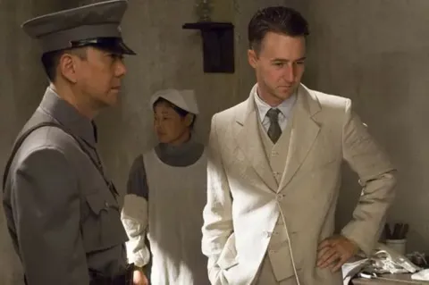 Кадр из фильма Разрисованная вуаль