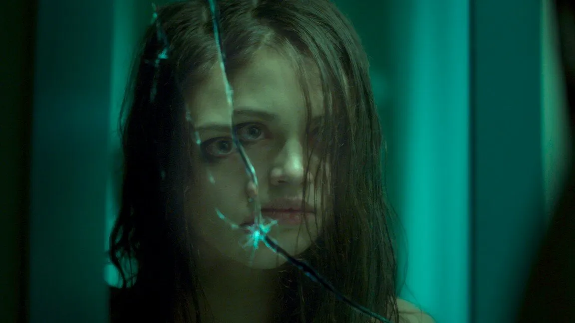 Кадр из фильма Тёмное зеркало