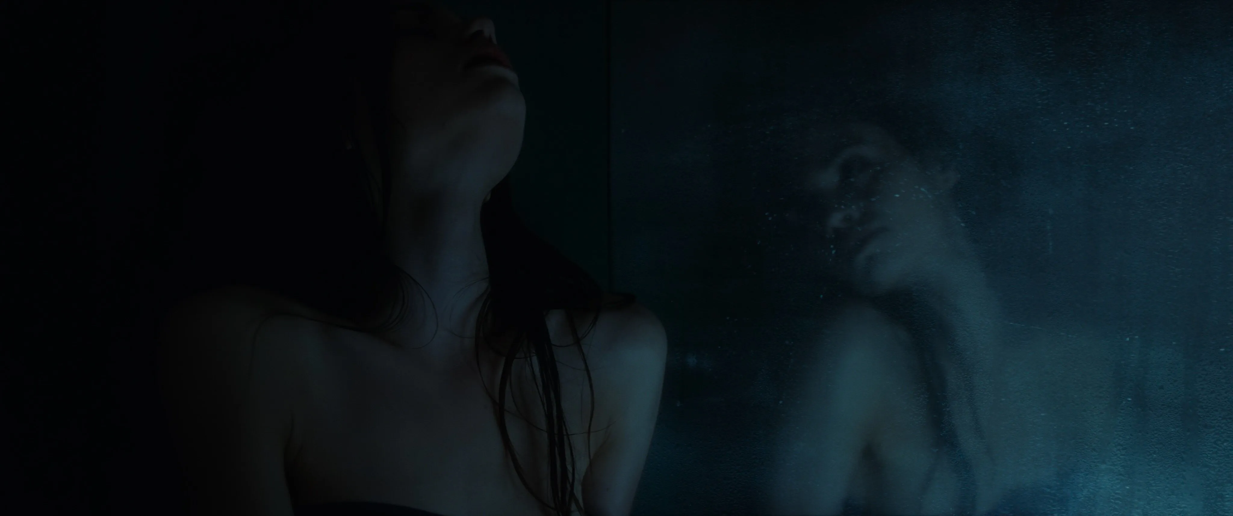 Кадр из фильма Тёмное зеркало