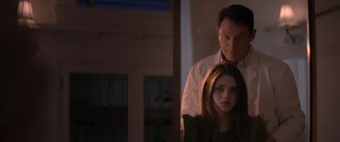 Кадр из фильма Тёмное зеркало