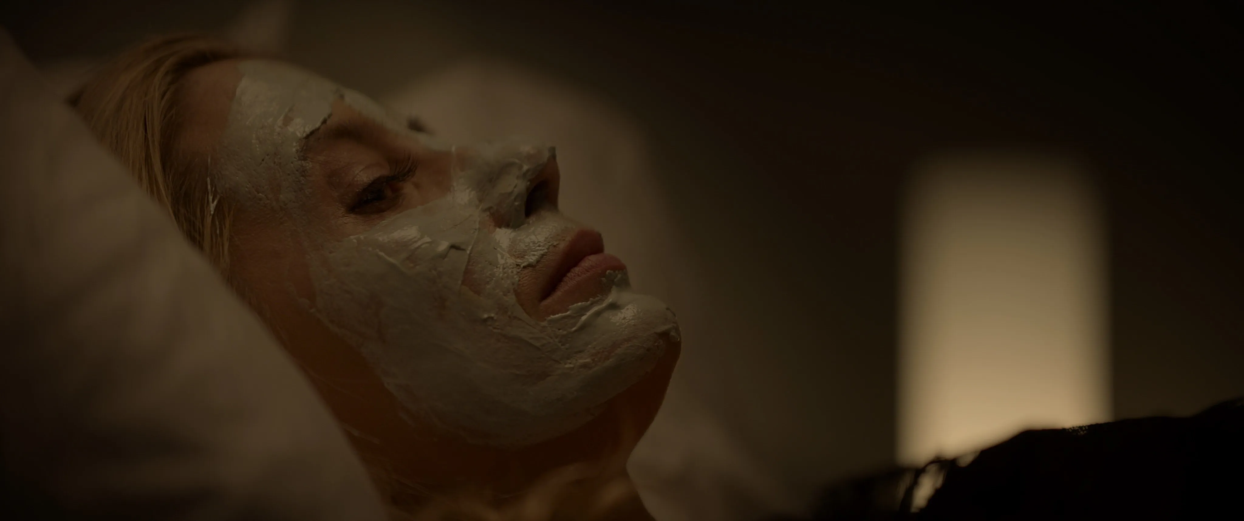 Кадр из фильма Тёмное зеркало