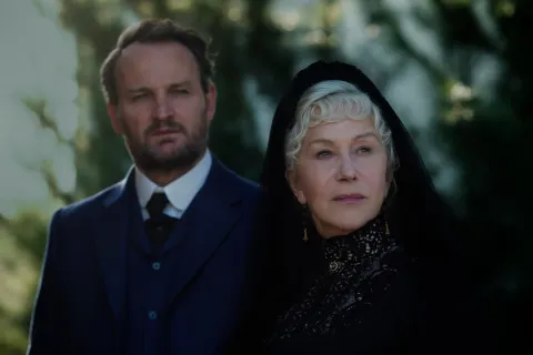 Кадр из фильма Винчестер. Дом, который построили призраки