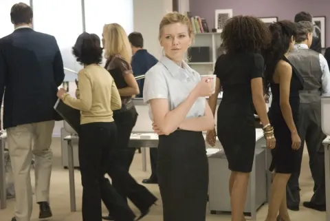 Кадр из фильма Как потерять друзей и заставить всех тебя ненавидеть