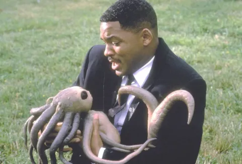 Кадр из фильма Люди в чёрном