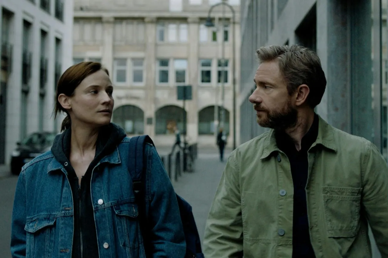 Кадр из фильма Связной