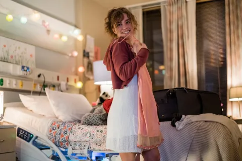 Кадр из фильма В метре друг от друга