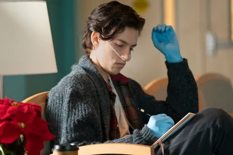 Кадр из фильма В метре друг от друга