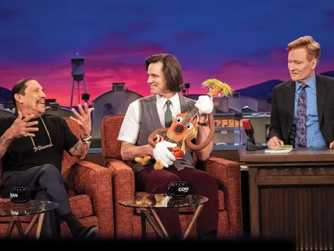 Кадр из фильма Шучу