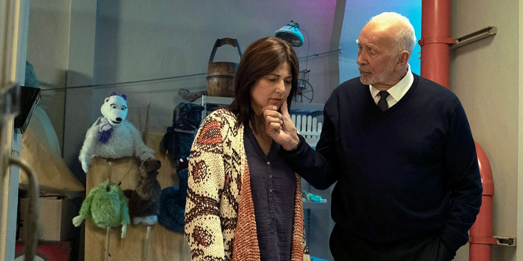 Кадр из фильма Шучу