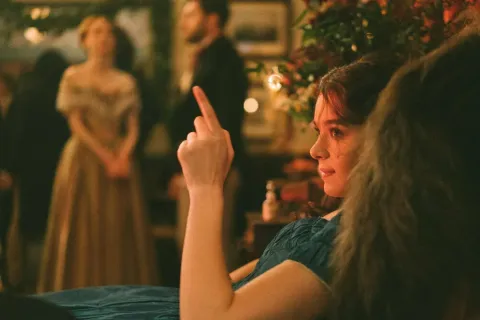 Кадр из фильма Дикинсон