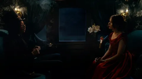 Кадр из фильма Дикинсон