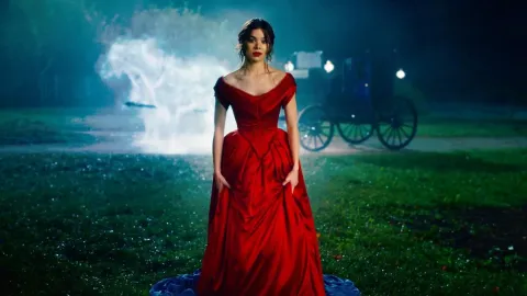 Кадр из фильма Дикинсон