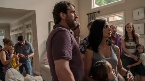 Кадр из фильма Гренландия