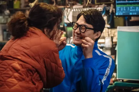 Кадр из фильма Окей! Мадам