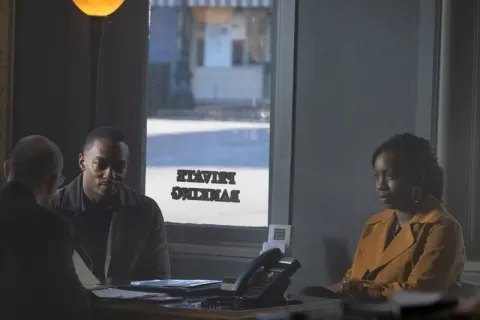 Кадр из фильма Сокол и Зимний Солдат