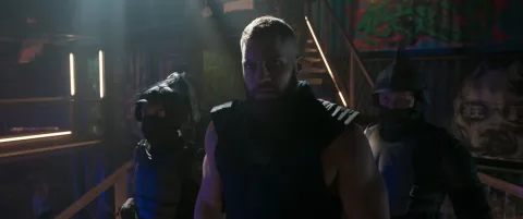 Кадр из фильма Шан-Чи и легенда десяти колец