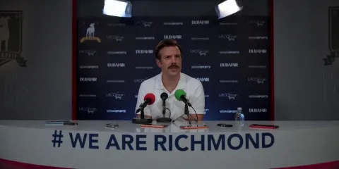 Кадр из фильма Тед Лассо