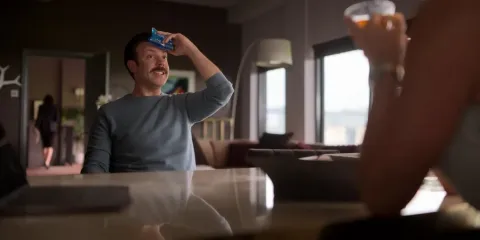 Кадр из фильма Тед Лассо