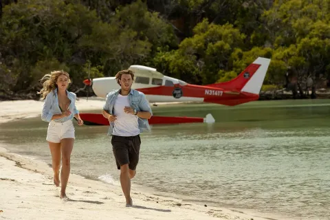 Кадр из фильма В пасти океана