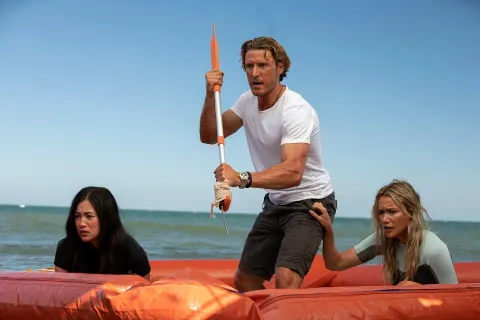 Кадр из фильма В пасти океана