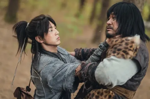 Кадр из фильма Лунная река