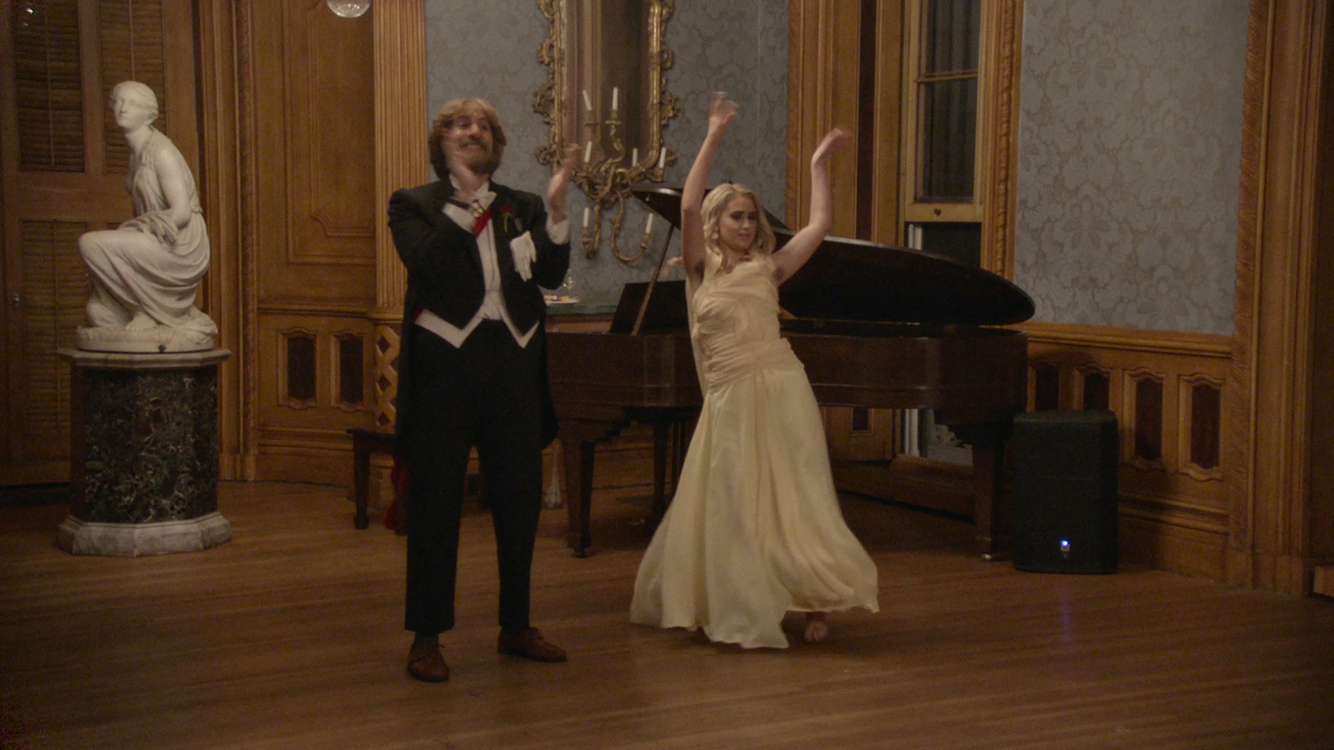 Кадр из фильма Борат 2