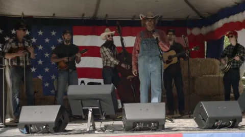 Кадр из фильма Борат 2