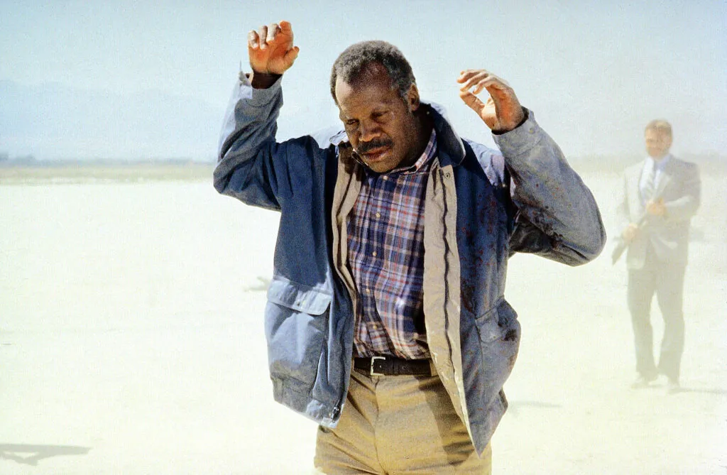 Кадр из фильма Смертельное оружие