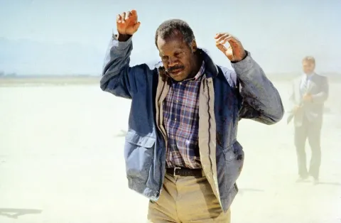 Кадр из фильма Смертельное оружие