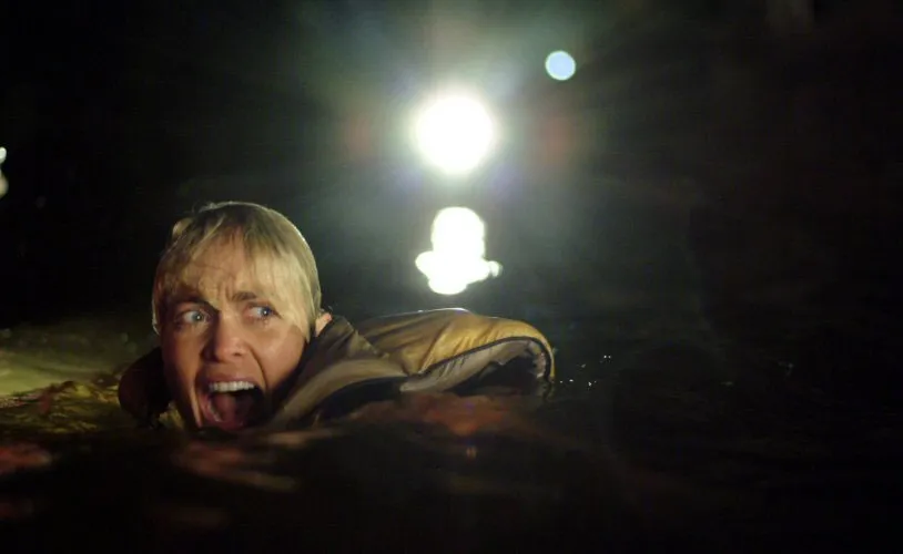 Кадр из фильма Крокодил