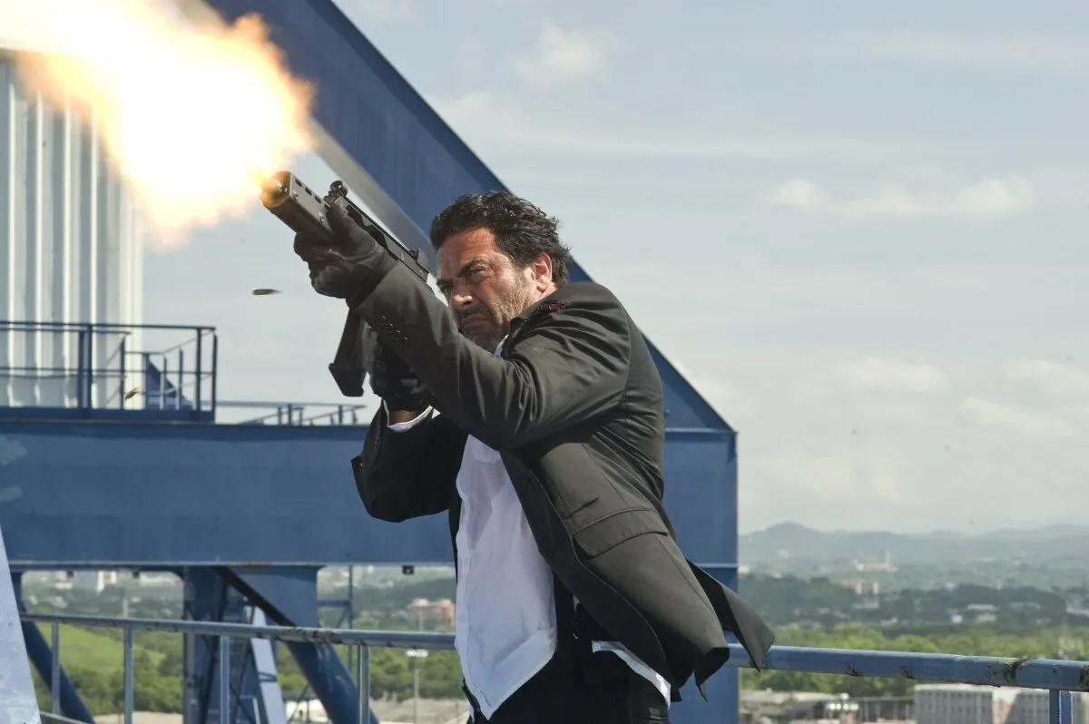 Кадр из фильма Лузеры