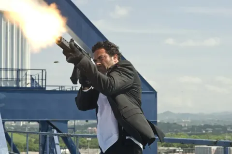 Кадр из фильма Лузеры