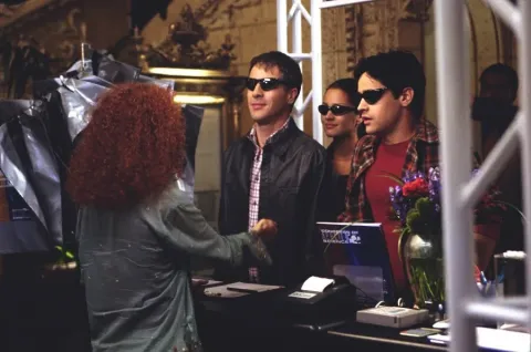 Кадр из фильма Останавливающие время