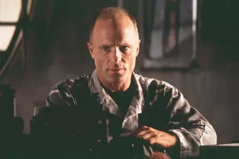 Кадр из фильма Скала