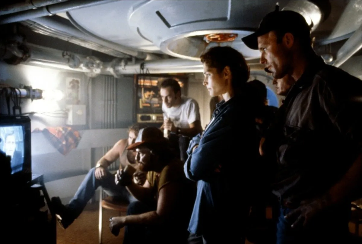 Кадр из фильма Бездна