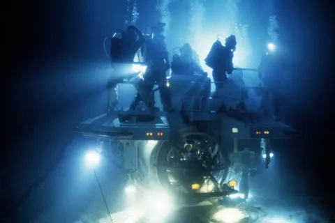 Кадр из фильма Бездна