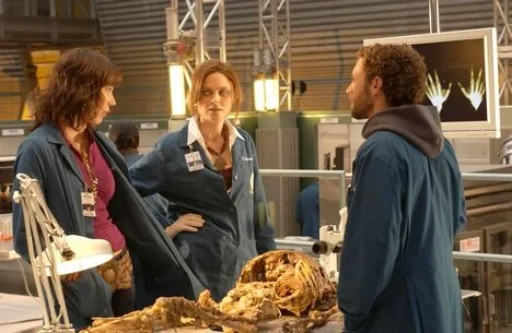 Кадр из фильма Кости