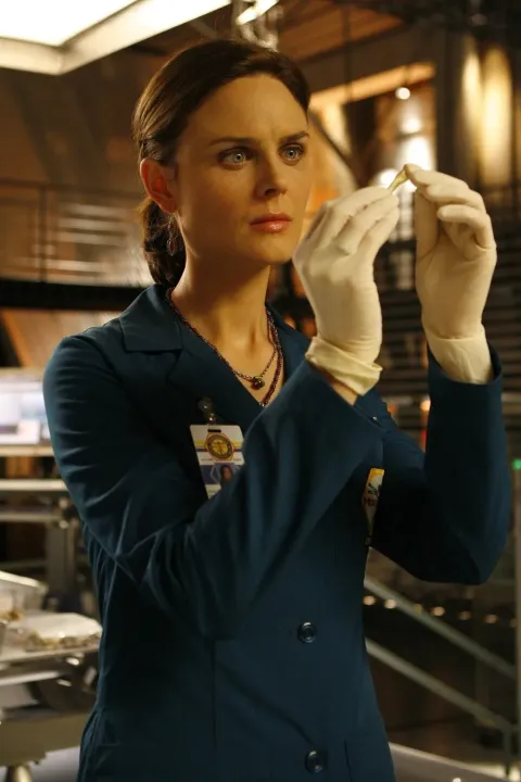 Кадр из фильма Кости