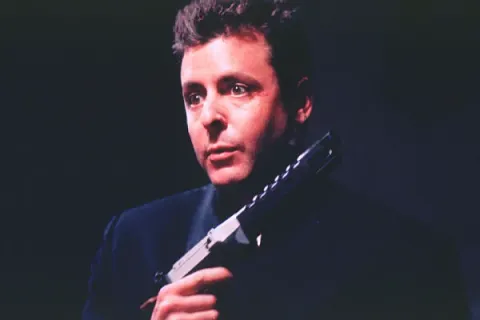 Кадр из фильма Мистер Сталь