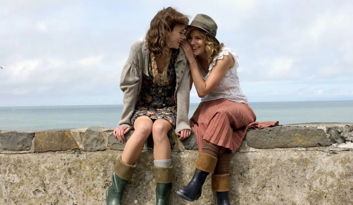 Кадр из фильма Запретная любовь