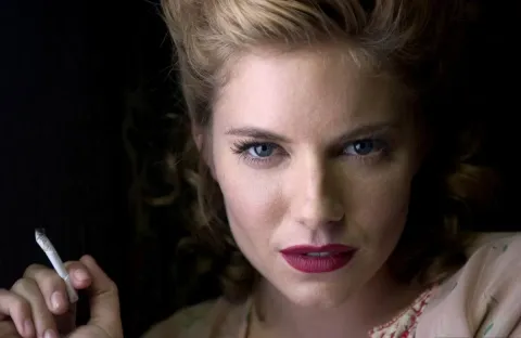 Кадр из фильма Запретная любовь