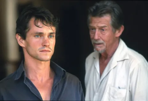 Кадр из фильма Отстреливая собак