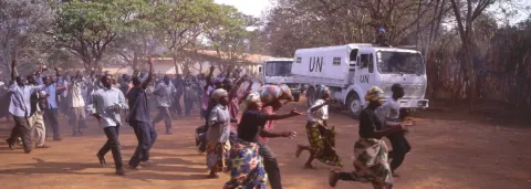 Кадр из фильма Отстреливая собак