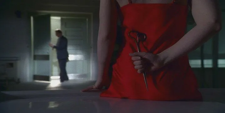 Кадр из фильма Жизнь за гранью