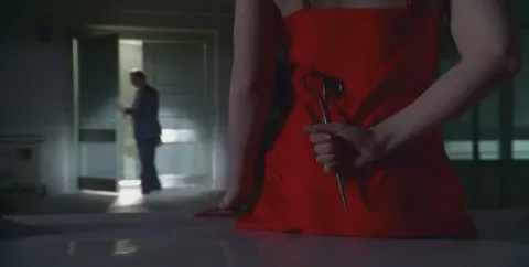 Кадр из фильма Жизнь за гранью