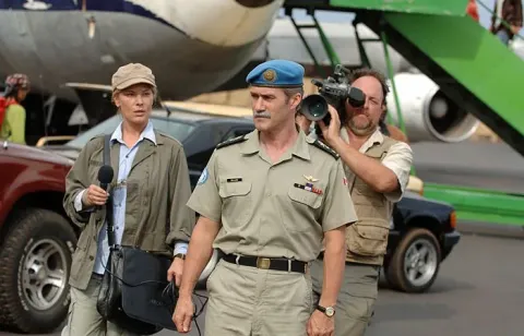 Кадр из фильма Рукопожатие с Дьяволом