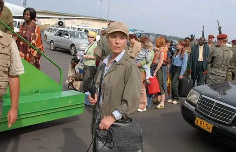 Кадр из фильма Рукопожатие с Дьяволом