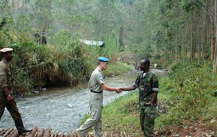 Кадр из фильма Рукопожатие с Дьяволом