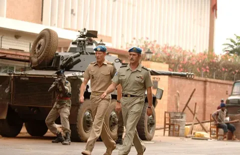 Кадр из фильма Рукопожатие с Дьяволом